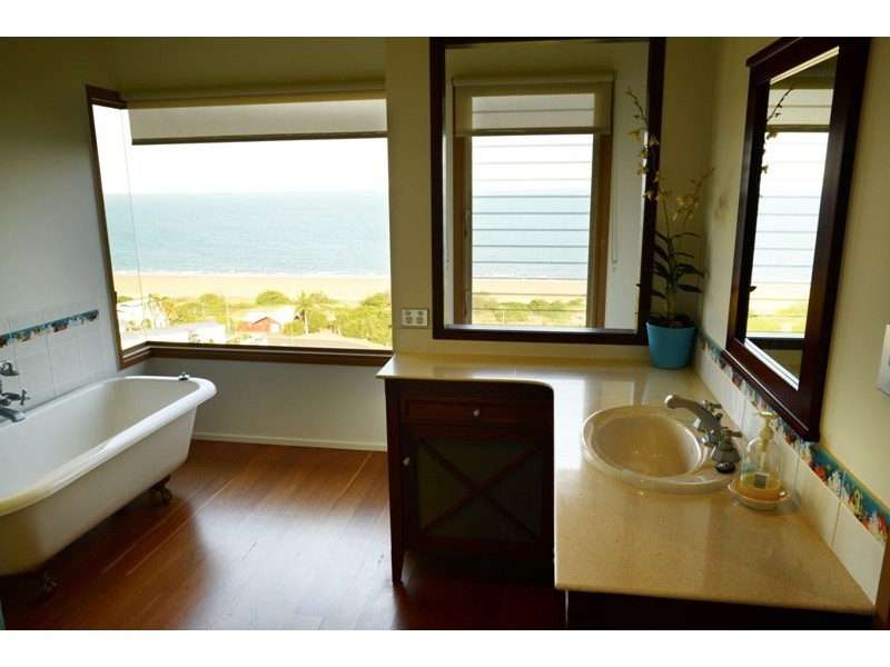 27 Cokas Avenue, Meikleville Hill QLD 4703