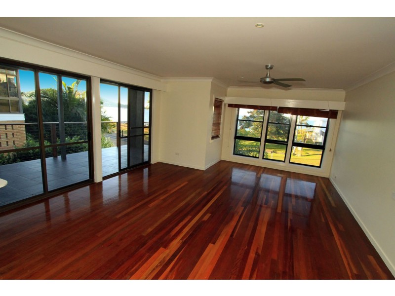 20 Ocean Parade, Cooee Bay QLD 4703