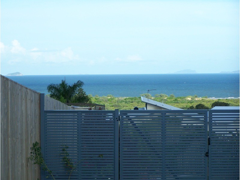 7 Pitcairn Court, Pacific Heights QLD 4703