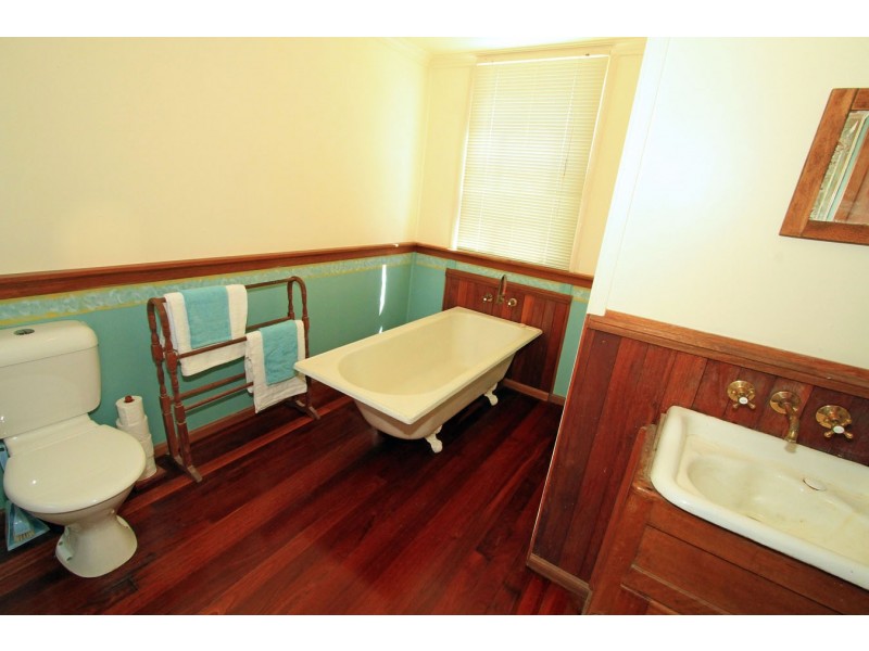 7 Phillip Street, Emu Park QLD 4710