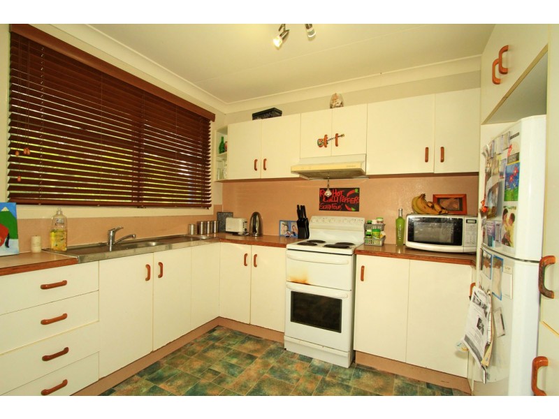 18 Cathne Street, Cooee Bay QLD 4703