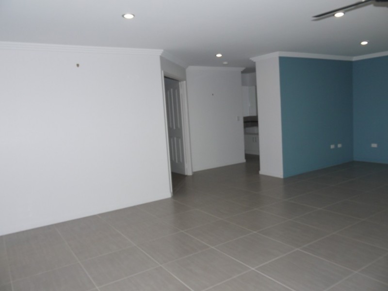 4 Beachley Place, Rosslyn QLD 4703
