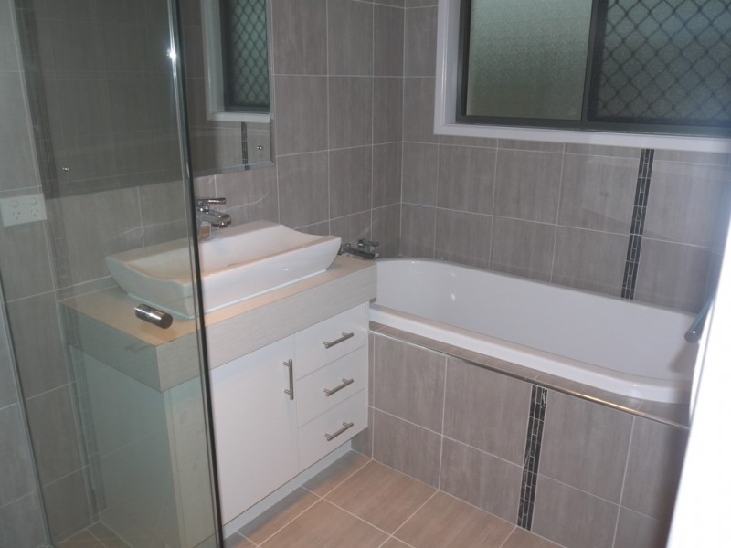 4 Beachley Place, Rosslyn QLD 4703