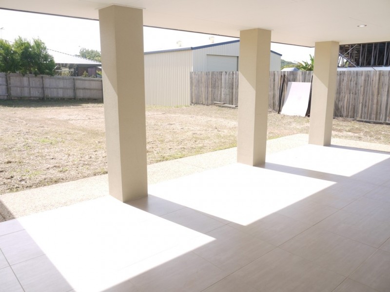 4 Beachley Place, Rosslyn QLD 4703