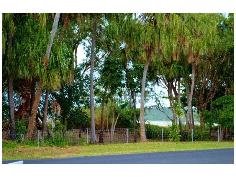 24 Coolwaters Esplanade, Kinka Beach QLD 4703