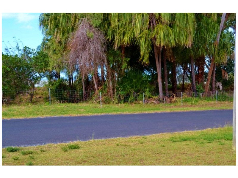 24 Coolwaters Esplanade, Kinka Beach QLD 4703
