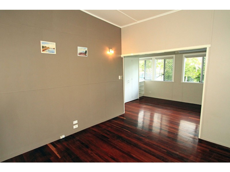 8 Cathne Street, Cooee Bay QLD 4703