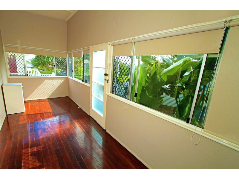 8 Cathne Street, Cooee Bay QLD 4703