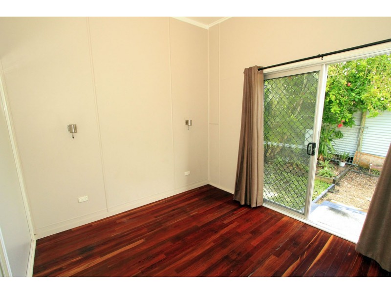 8 Cathne Street, Cooee Bay QLD 4703