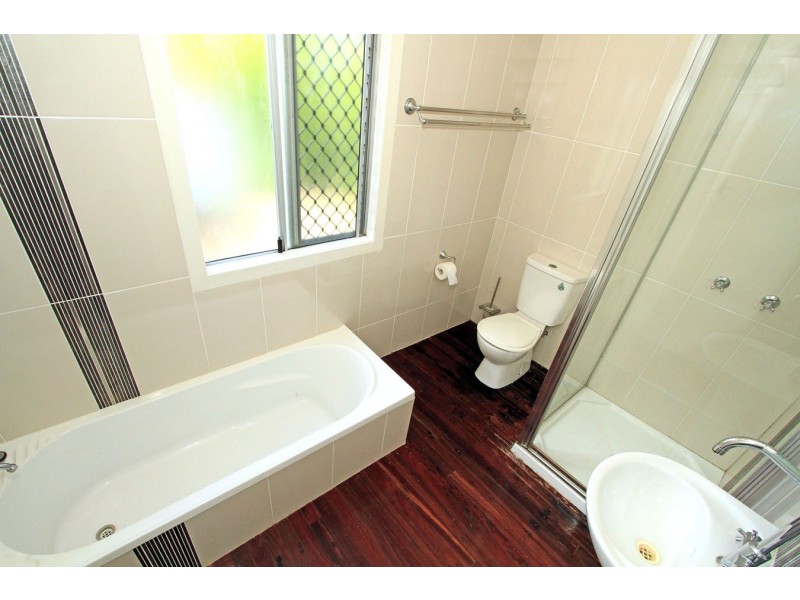 8 Cathne Street, Cooee Bay QLD 4703