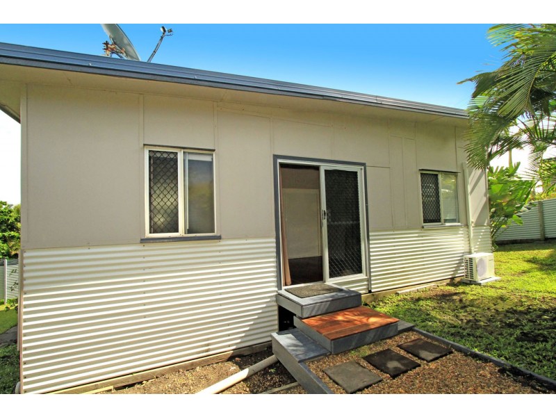 8 Cathne Street, Cooee Bay QLD 4703