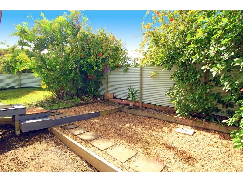 8 Cathne Street, Cooee Bay QLD 4703