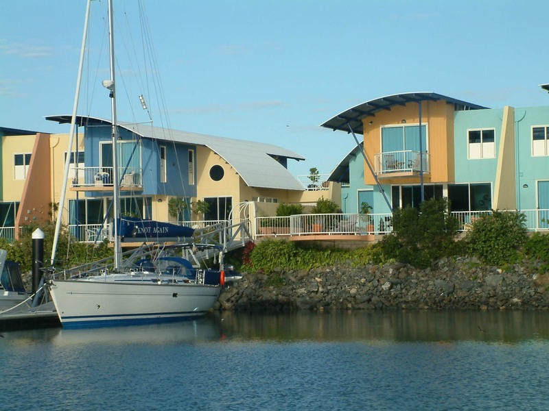 7 Bayside Way, Rosslyn QLD 4703