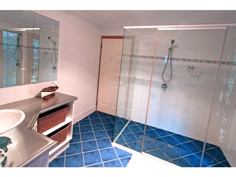 142 Schofield Parade, Keppel Sands QLD 4702