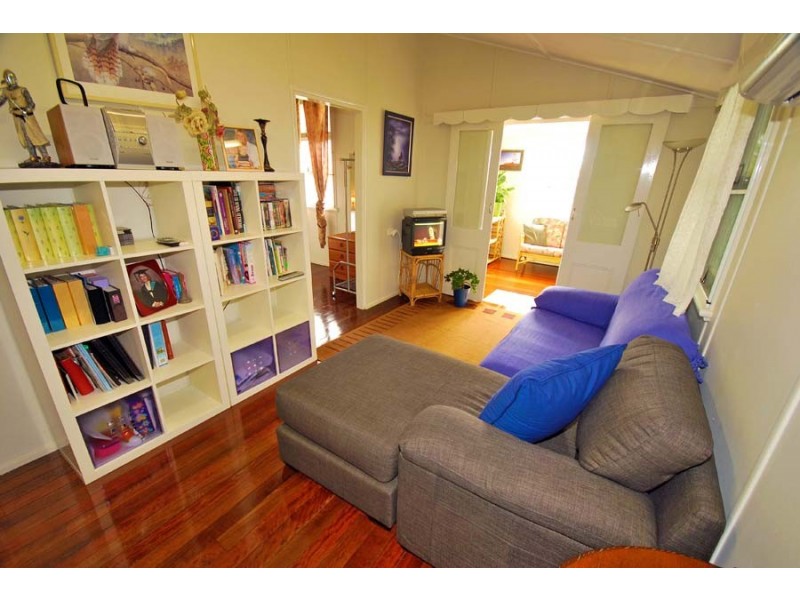27 Matthew Flinders Drive, Cooee Bay QLD 4703