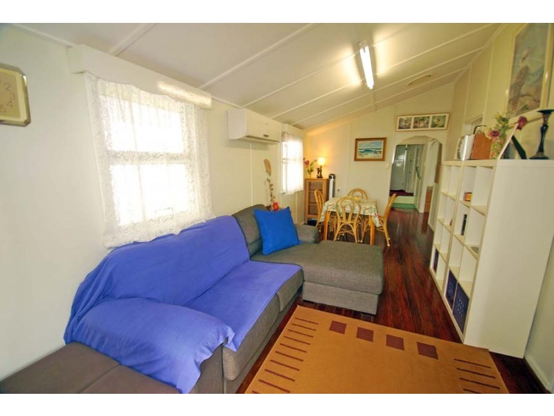 27 Matthew Flinders Drive, Cooee Bay QLD 4703