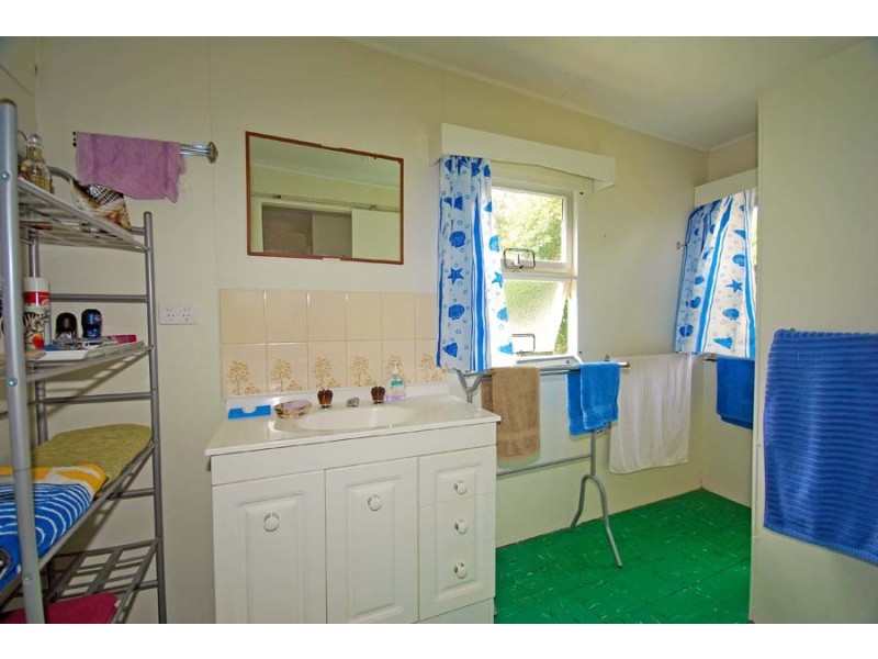 27 Matthew Flinders Drive, Cooee Bay QLD 4703