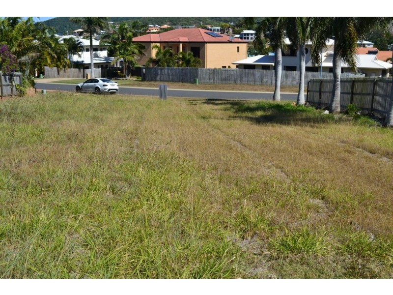 5 Miami Crescent, Pacific Heights QLD 4703