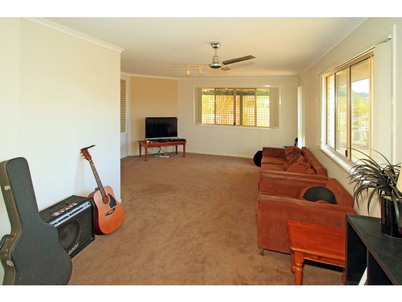 1 Rowe Crescent, Taranganba QLD 4703