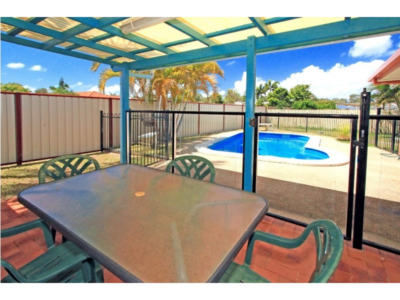 1 Rowe Crescent, Taranganba QLD 4703