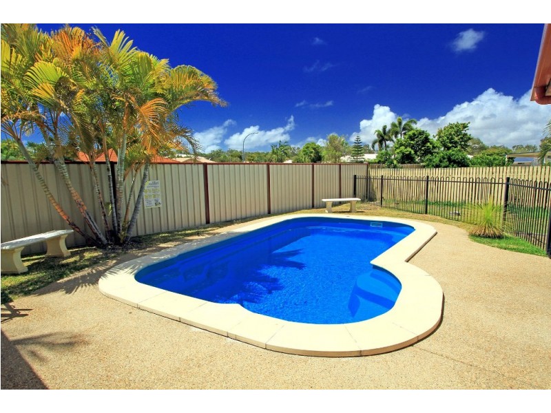 1 Rowe Crescent, Taranganba QLD 4703