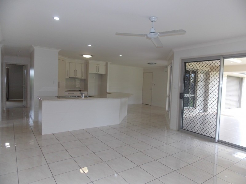 33 Dune Circuit, Lammermoor QLD 4703