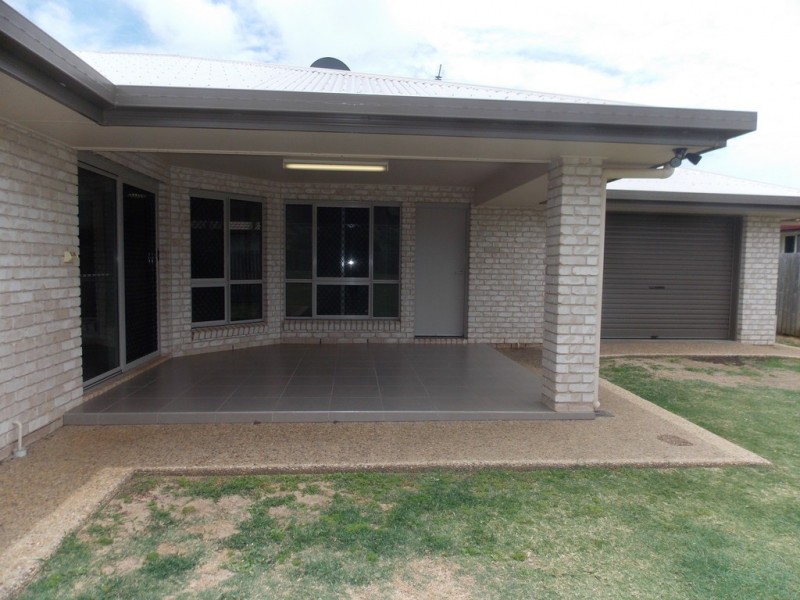 33 Dune Circuit, Lammermoor QLD 4703