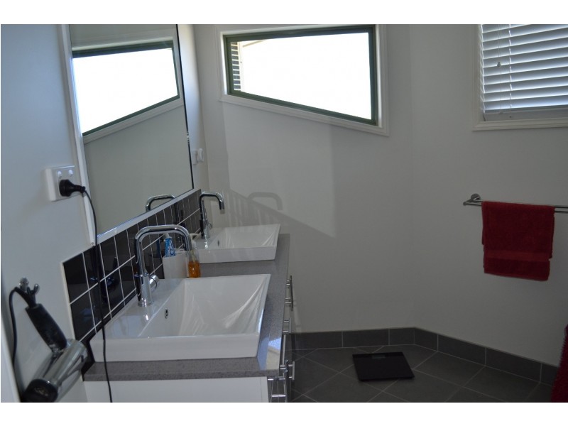 28 Banksia Place, Taranganba QLD 4703