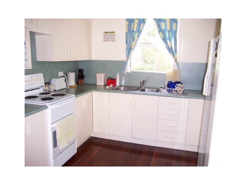 9 Ray Street, Cooee Bay QLD 4703