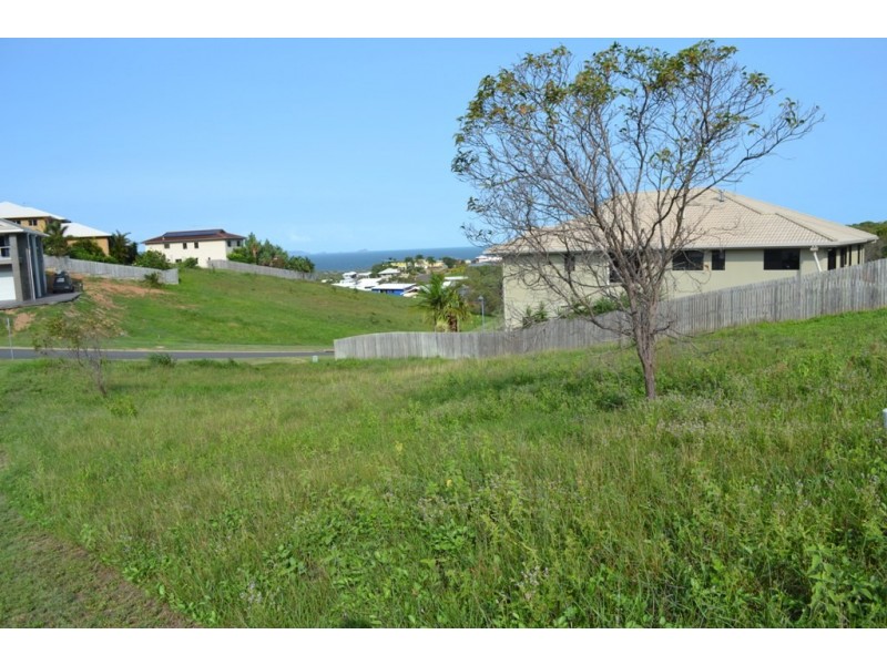 11 Cook Avenue, Pacific Heights QLD 4703