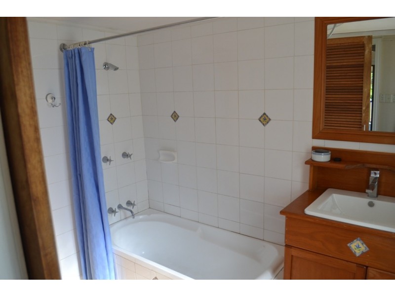 6 Pandanus Street, Cooee Bay QLD 4703