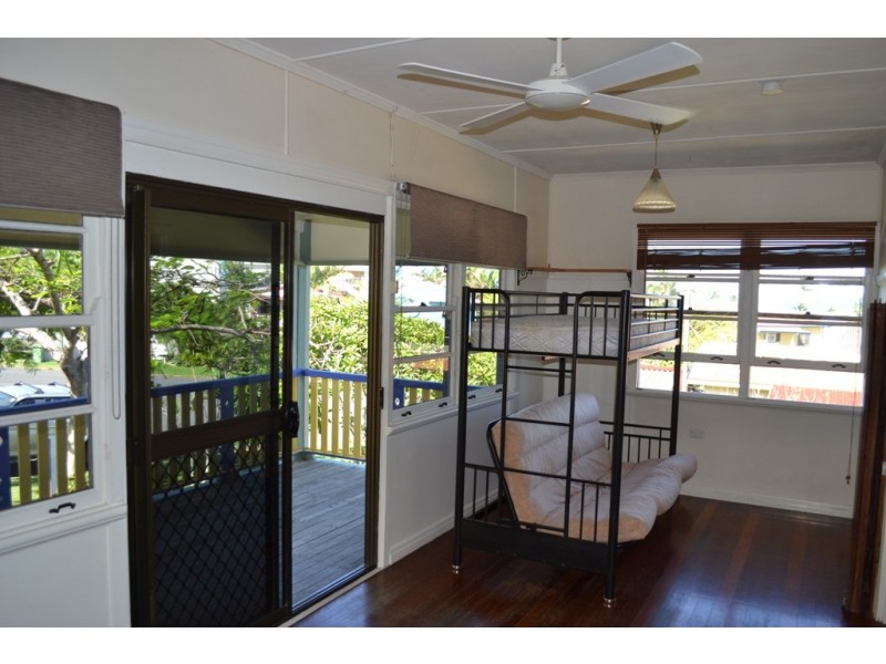 6 Pandanus Street, Cooee Bay QLD 4703