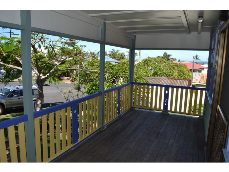 6 Pandanus Street, Cooee Bay QLD 4703