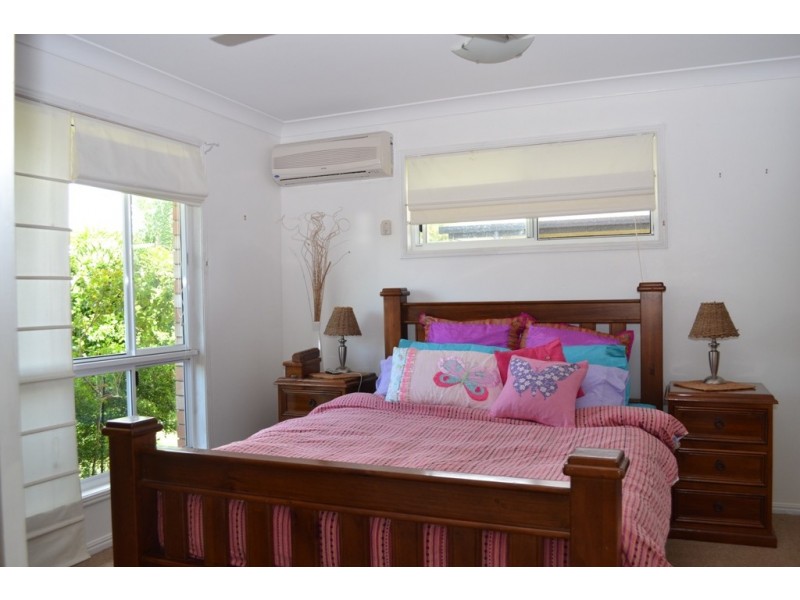 7 Booth Court, Cooee Bay QLD 4703