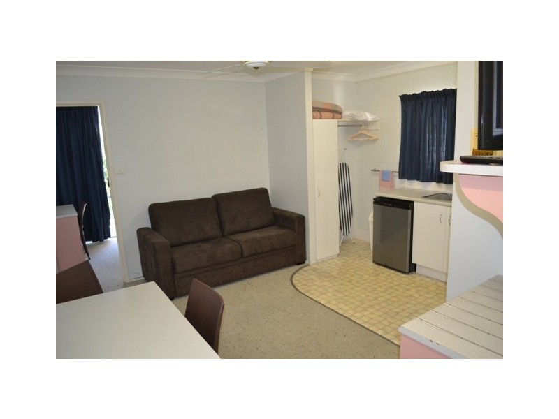 Unit 9, 18/20 Endeavour Inn, Hill Street, Emu Park QLD 4710