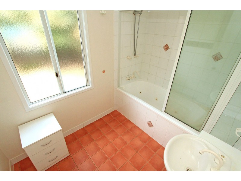 10 Cathne Street, Cooee Bay QLD 4703