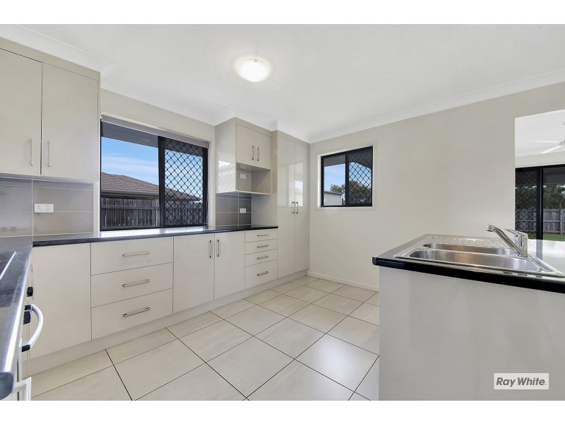 14 Riviera Way, Mulambin QLD 4703
