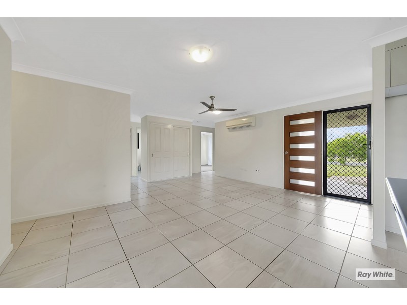 14 Riviera Way, Mulambin QLD 4703