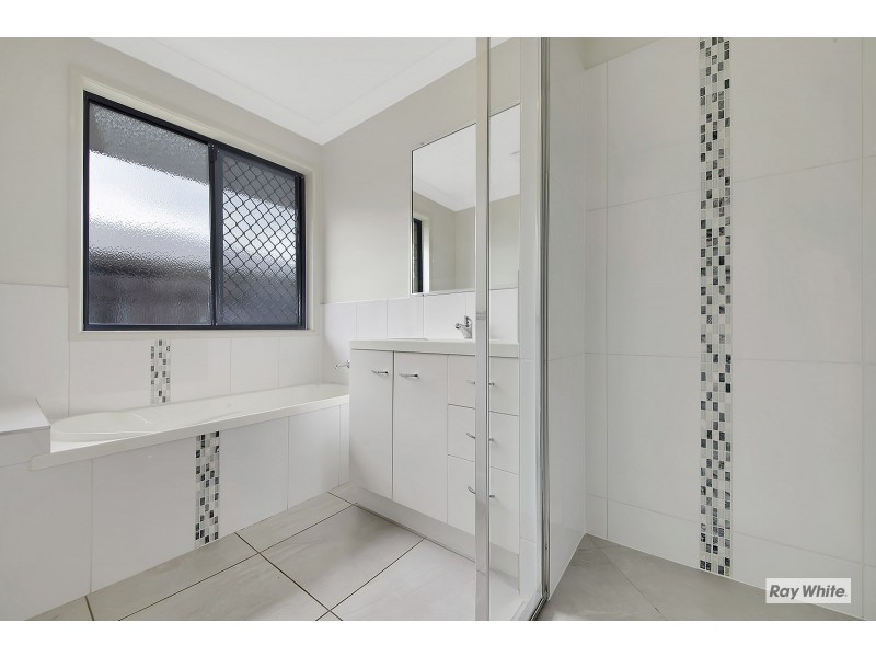 14 Riviera Way, Mulambin QLD 4703