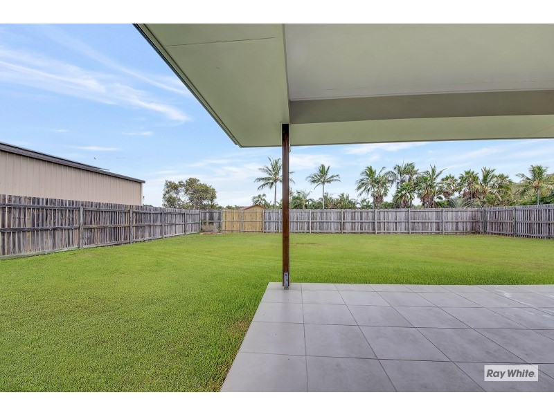 14 Riviera Way, Mulambin QLD 4703
