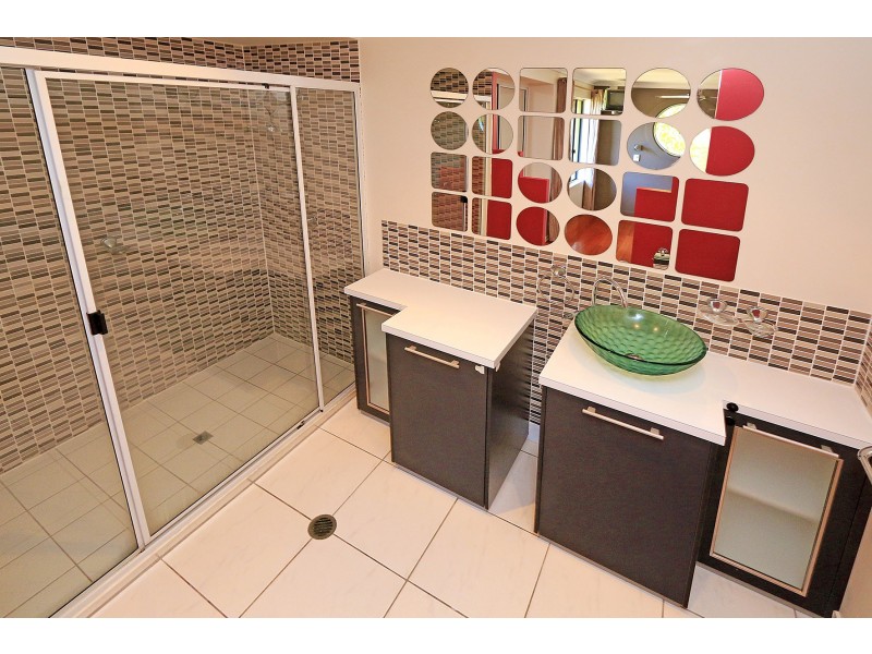 Unit 3, 203 Matthew Flinders Drive, Cooee Bay QLD 4703