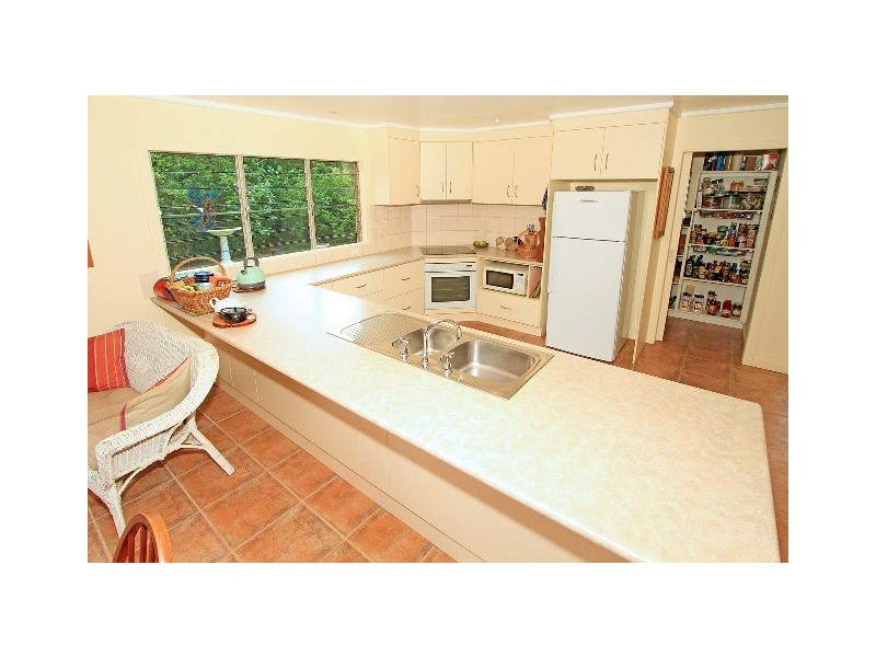 31 Taylor Street, Keppel Sands QLD 4702