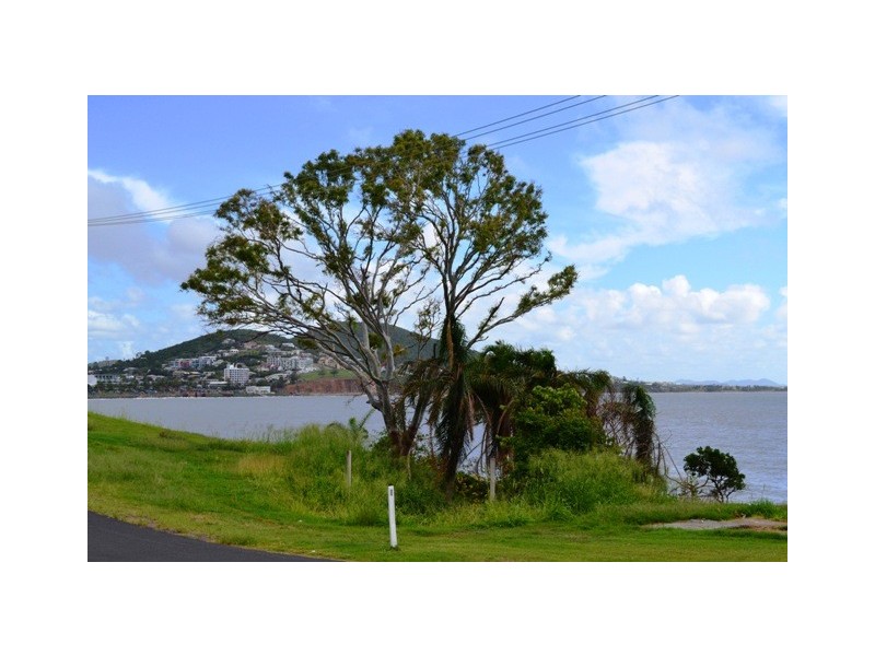 16 Ocean Parade, Cooee Bay QLD 4703