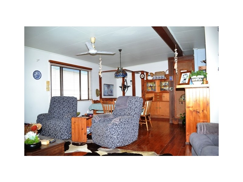 16 Ocean Parade, Cooee Bay QLD 4703
