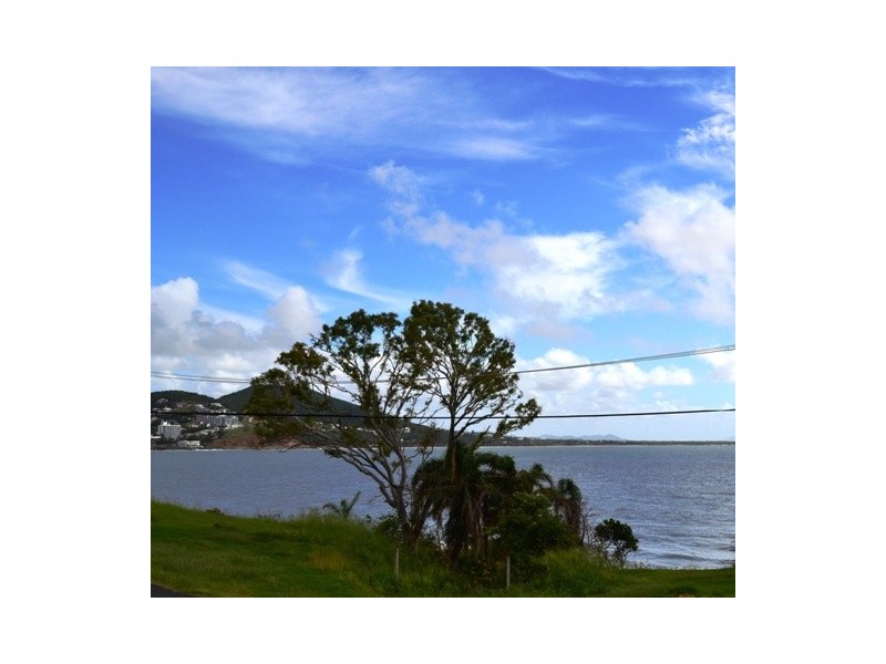 16 Ocean Parade, Cooee Bay QLD 4703