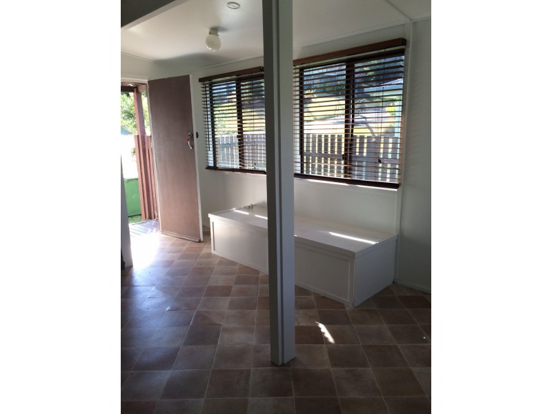 14 Cathne Street, Cooee Bay QLD 4703