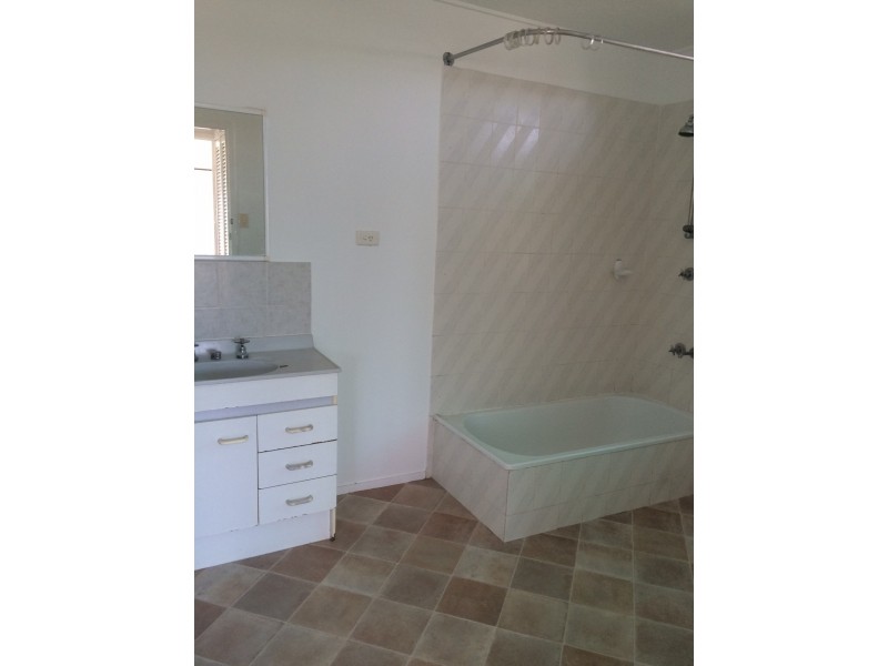 14 Cathne Street, Cooee Bay QLD 4703