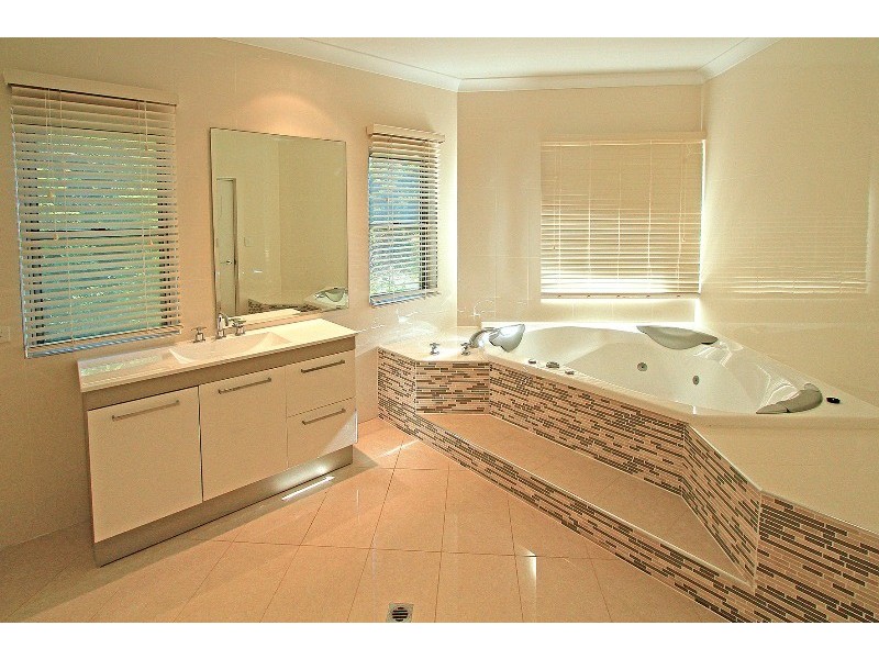 27 Island View Crescent, Barlows Hill QLD 4703