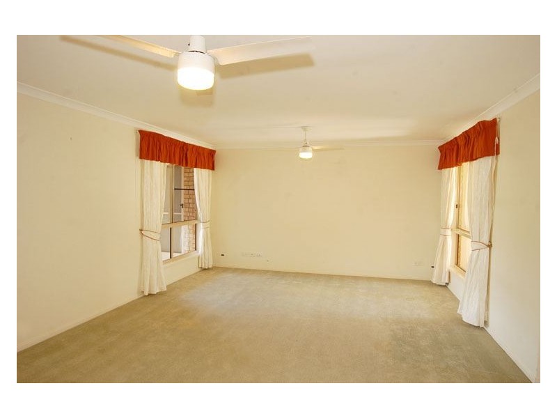 19 Waterview Drive, Rosslyn QLD 4703