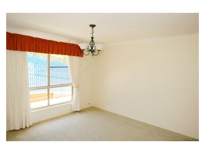 19 Waterview Drive, Rosslyn QLD 4703